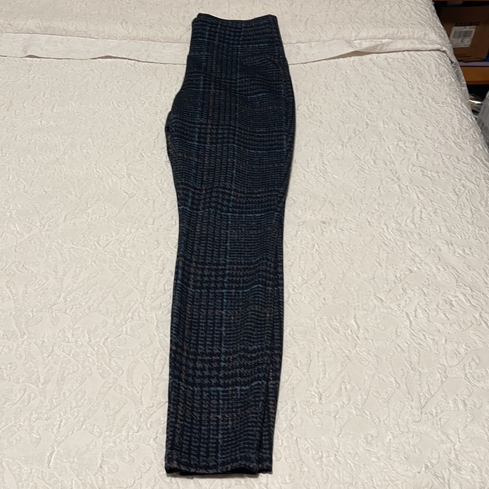 Maurices Houndstooth Pull On slimming Ponte Legging - Picture 2 of 2